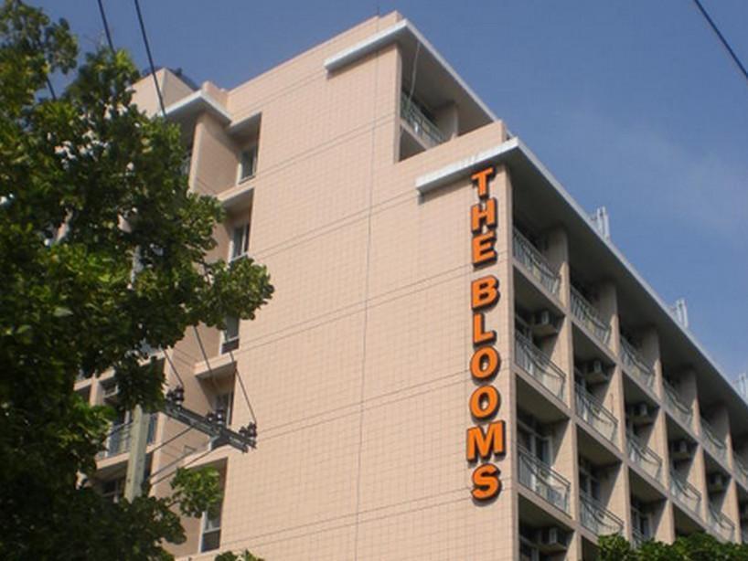 The Blooms Residence Bangkok Exterior photo